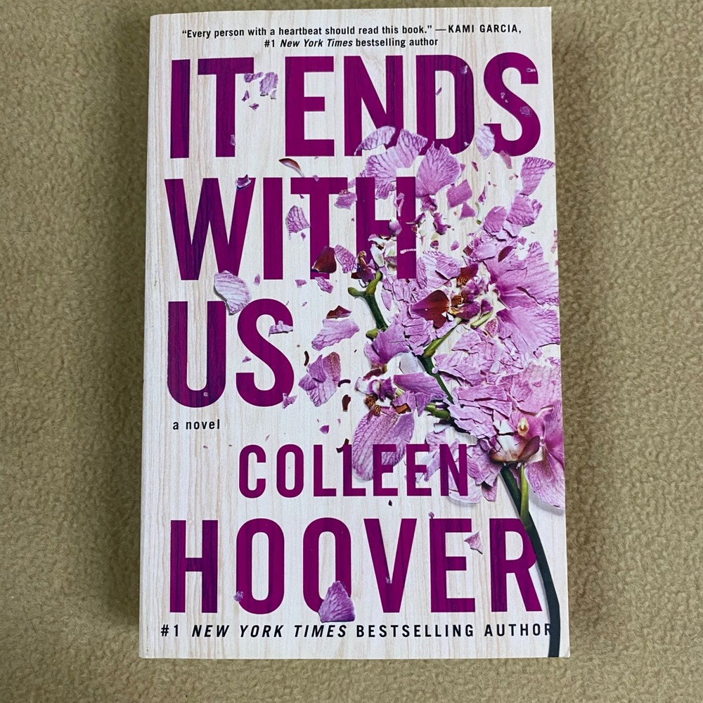 It Ends With Us by Colleen Hoover Paperback Novel New York Times Bestseller‎ EUC